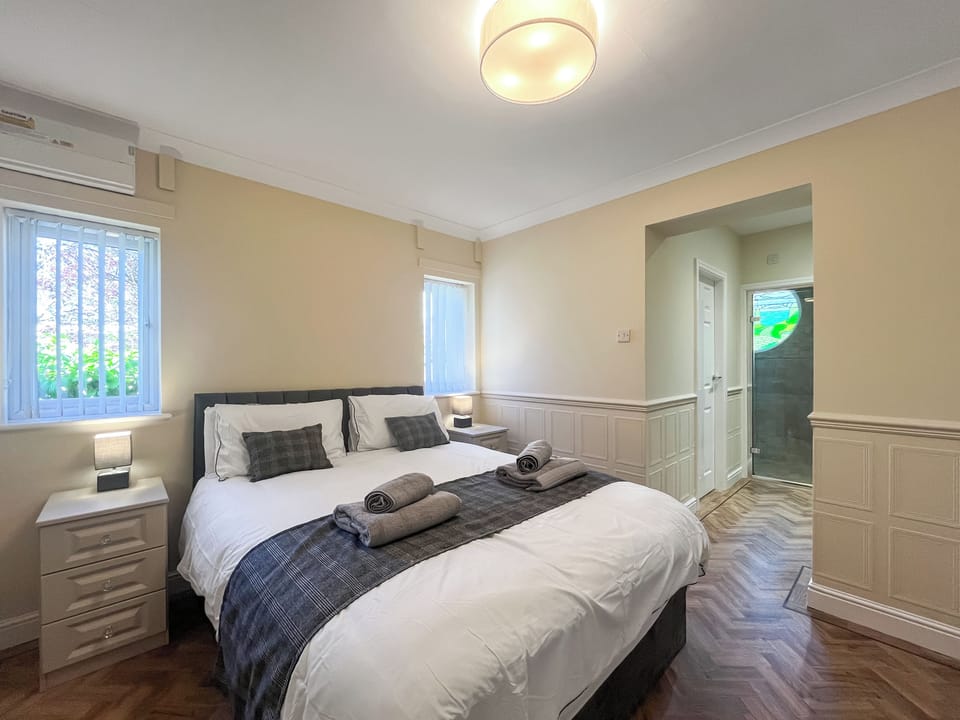 Double bedroom | Scalby Close Park Cottage, Scalby, near Scarborough