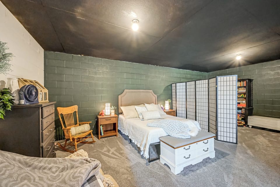 Walk to Apple Valley Lake: Patio, Fire Pit Apartment in Ohio