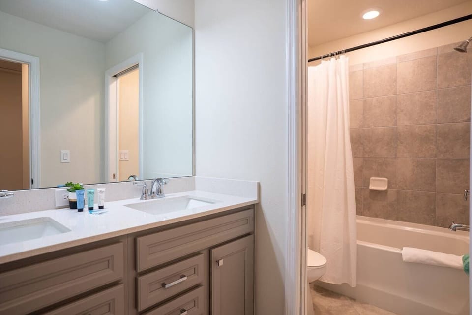 6BR Disney Home w/ Pool at Windsor Cay Villa in Four Corners