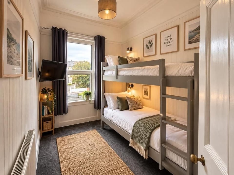 Hartwood Falls House in Southport