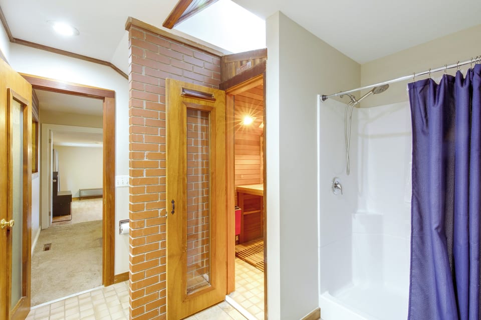 Full Bathroom | 2nd Floor