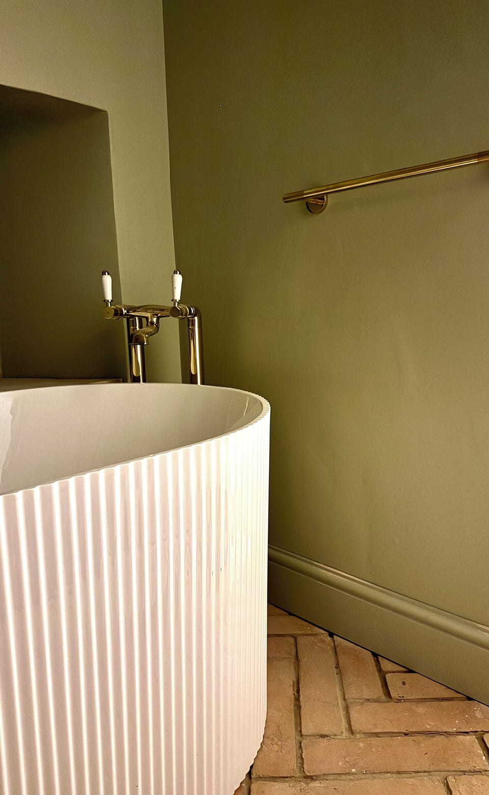 LUXURY BATH