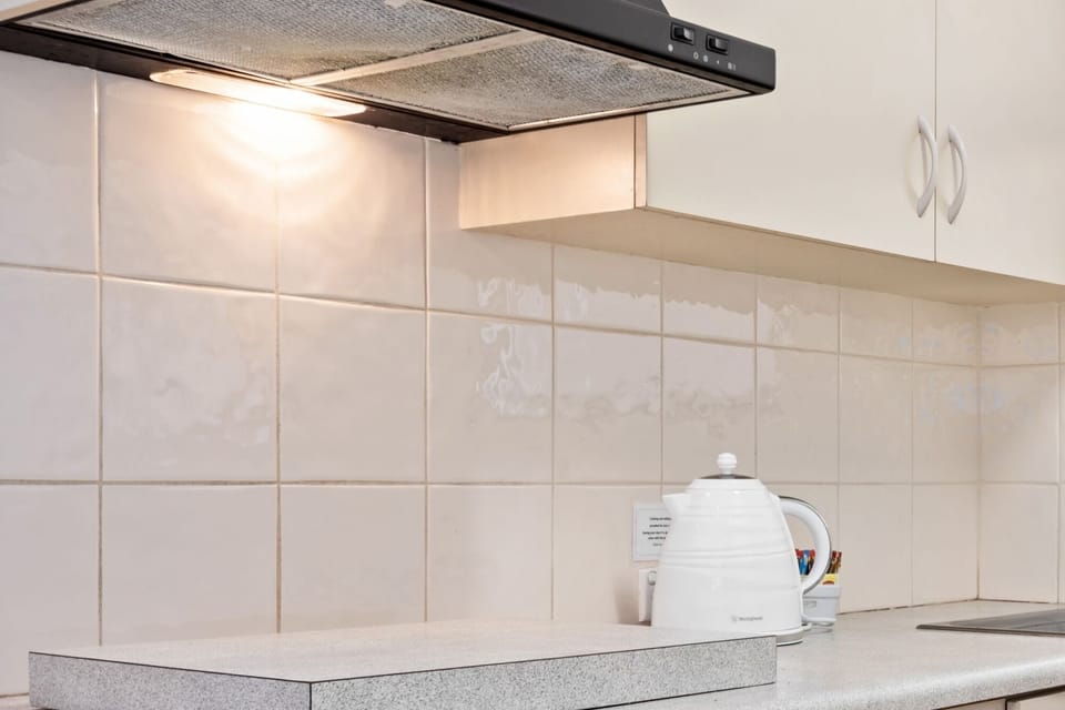 Apartment | Private kitchen | Mini-fridge, microwave, electric kettle, toaster