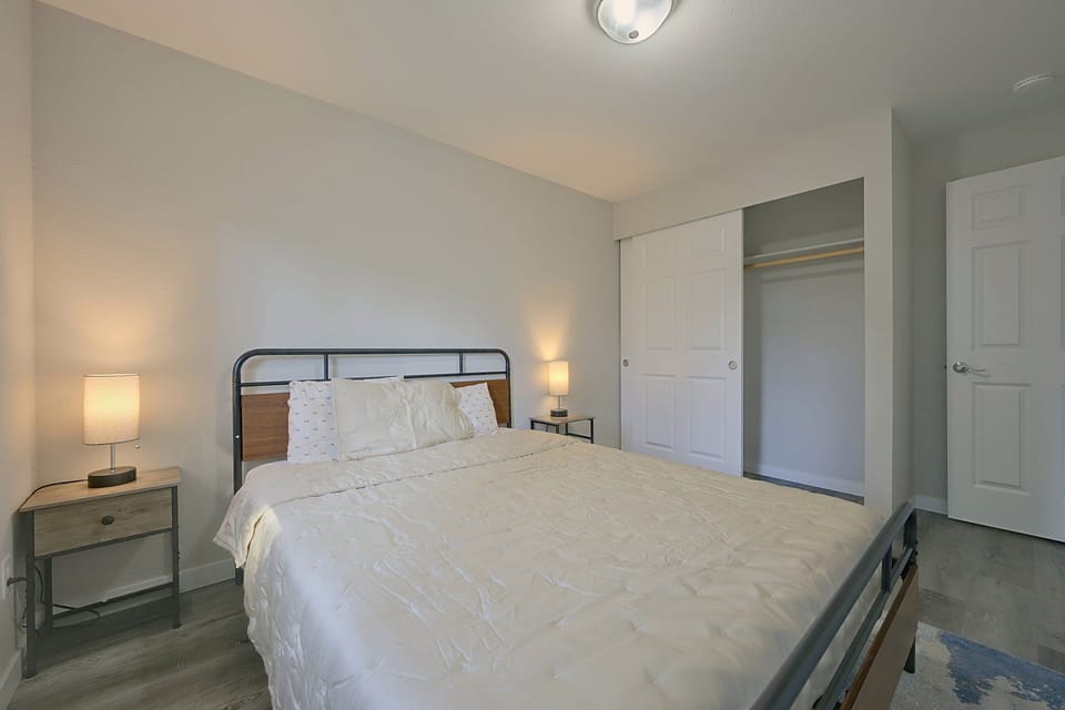 Central Lacey Home: 3 Mi to Dtwn Olympia Apartment in Olympia