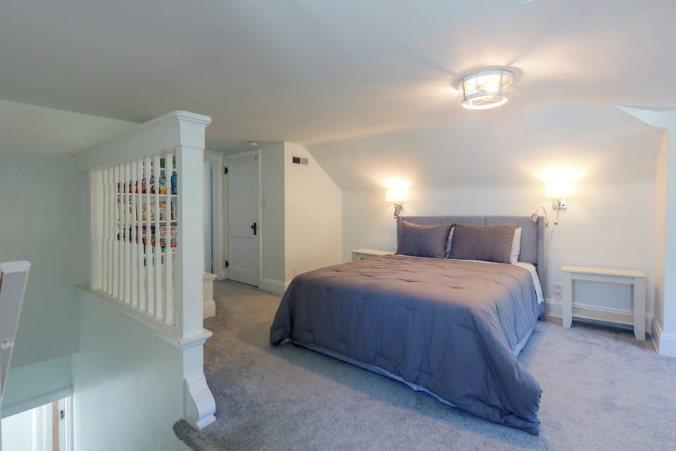 4 Mi to Dtwn & Bengals Games! Multi-level Charmer Apartment in Covington