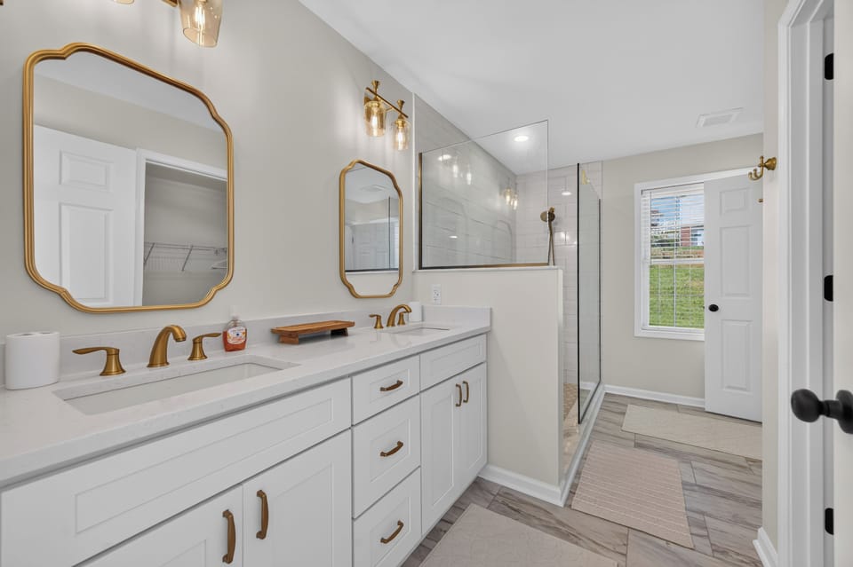 Spacious double vanity for a refreshing morning routine!