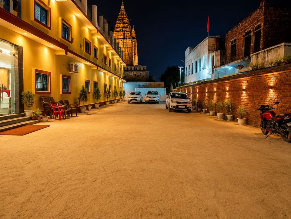 Hotel Vaishnavi Grand 200 m 80 Ghat Hotel in Varanasi