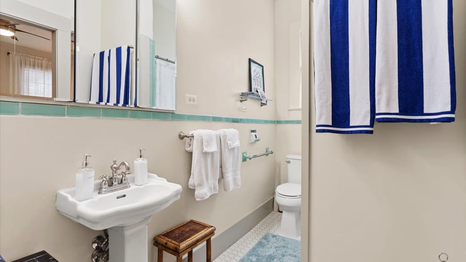 Full bathroom with eclectic decor and complimentary toiletries for your comfort and relaxation

