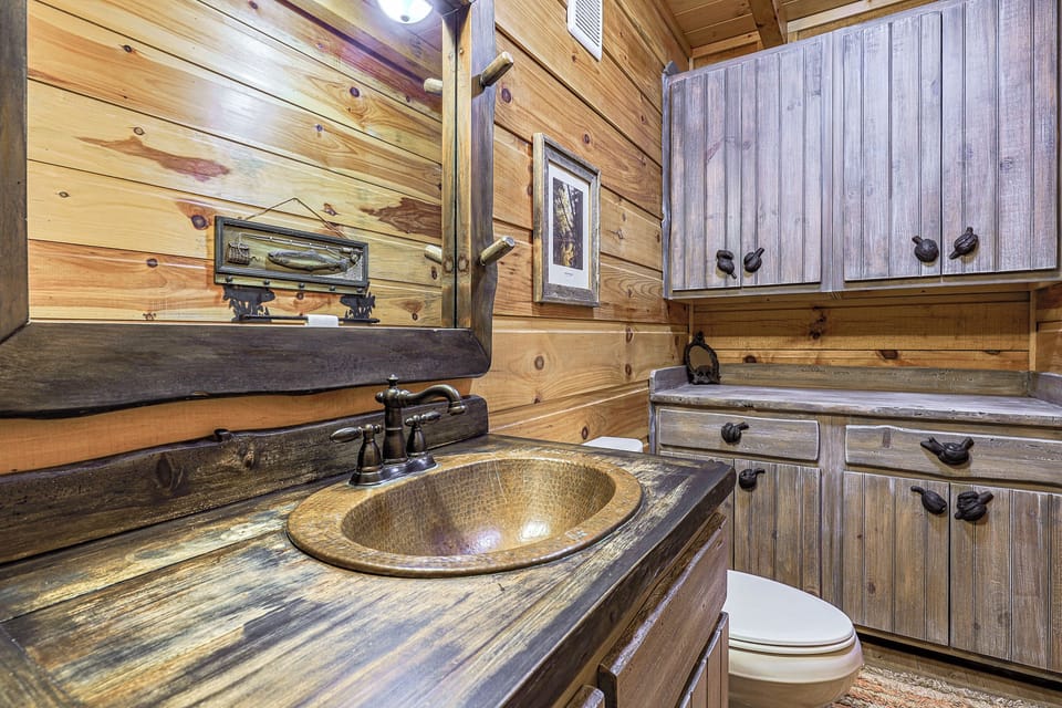 Main Level 1/2 Bathroom