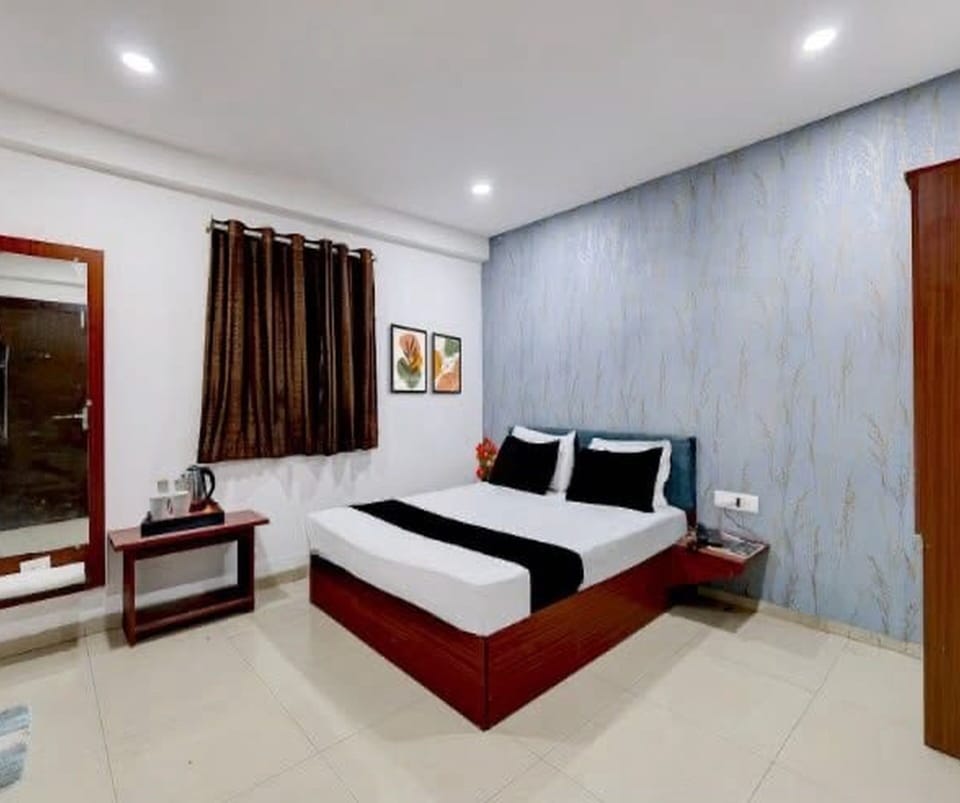 Deluxe Room Hotel Expression House in India
