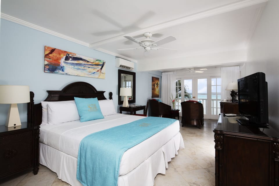 Superior Oceanfront | Premium bedding, in-room safe, desk, iron/ironing board