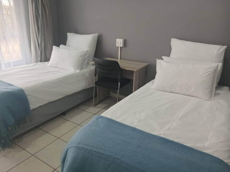 Spacious 5-bedroom House in Pietermaritzburg With Shared Pool House in KwaZulu-Natal