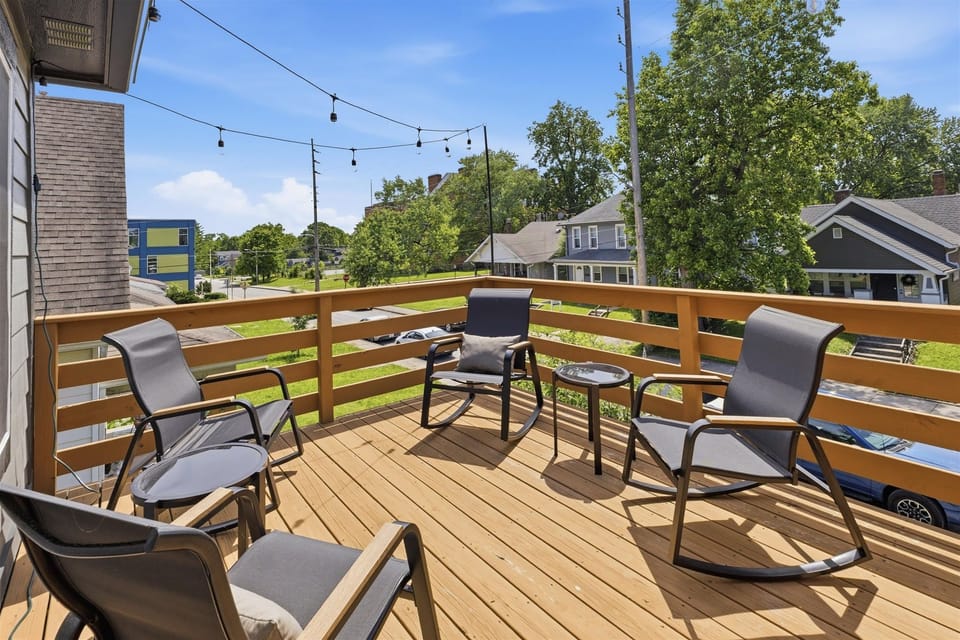 Roof deck with outdoor seating