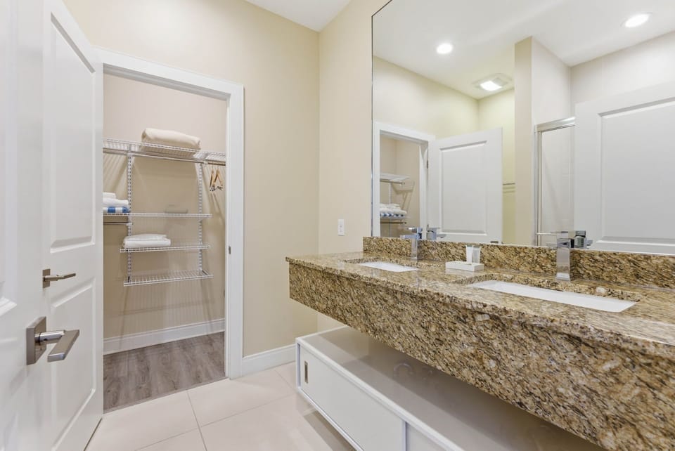 4 Suites Near Disney Patio Grill & Balcony Villa in Bay Lake