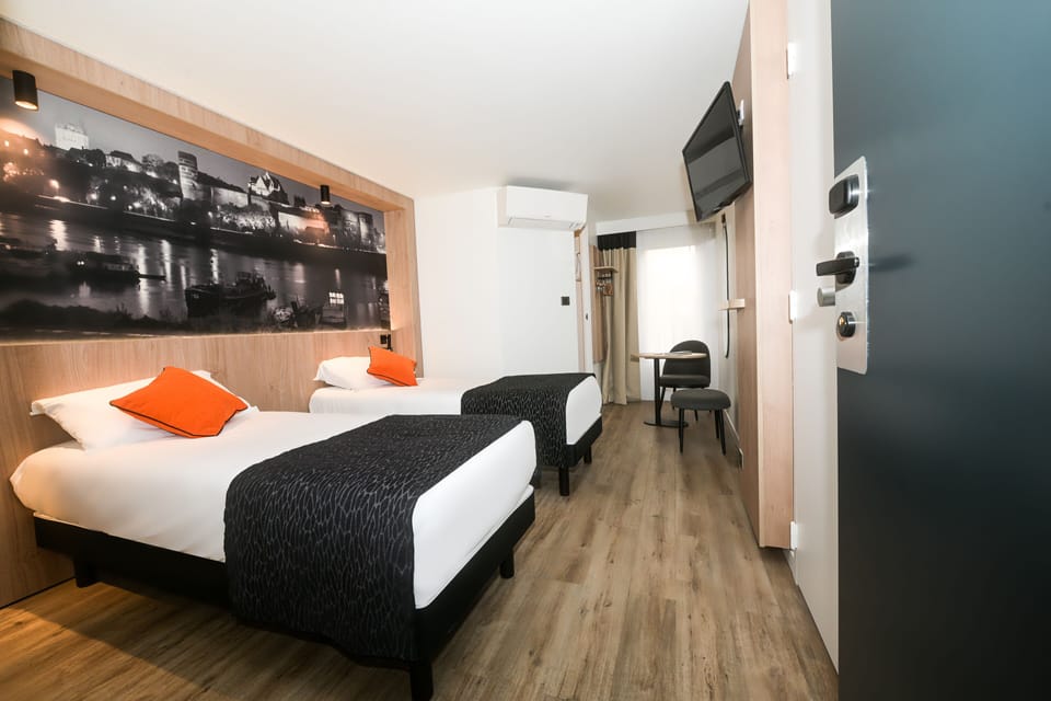 Twin Room | Desk, blackout drapes, soundproofing, iron/ironing board
