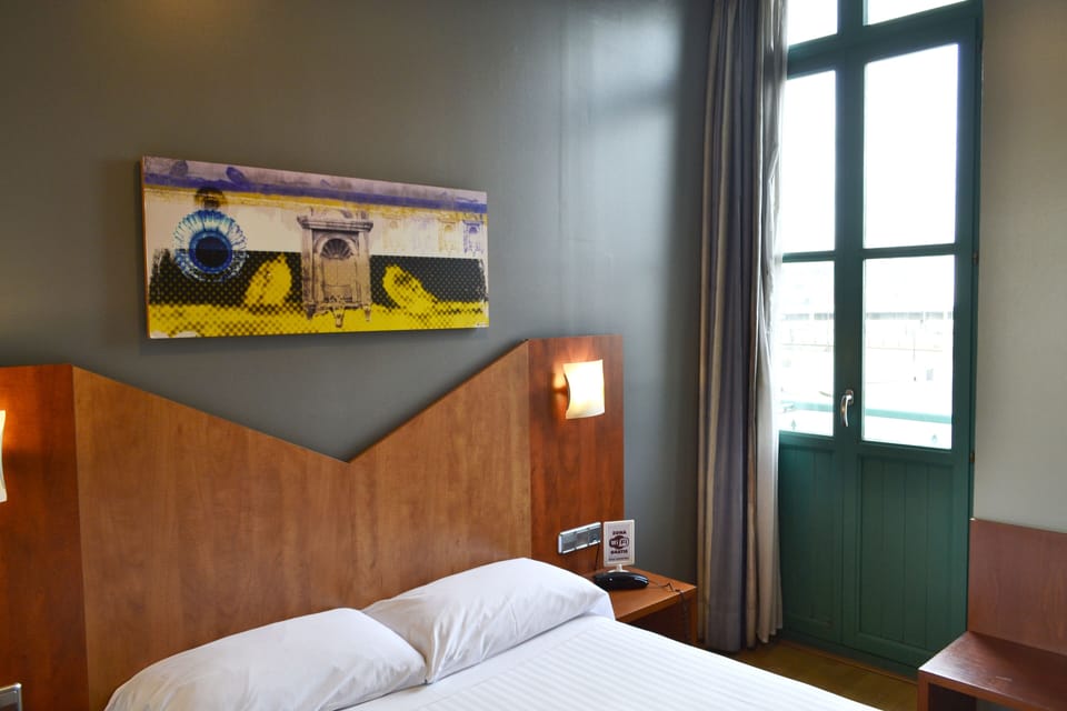 Standard Single Room | In-room safe, desk, blackout drapes, soundproofing