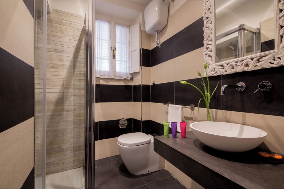 Apartment, 2 Bedrooms (French Balcony) | Bathroom | Free toiletries, hair dryer, bathrobes, slippers