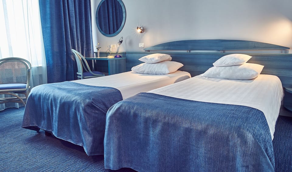 Deluxe Twin Room | In-room safe, desk, iron/ironing board, free WiFi