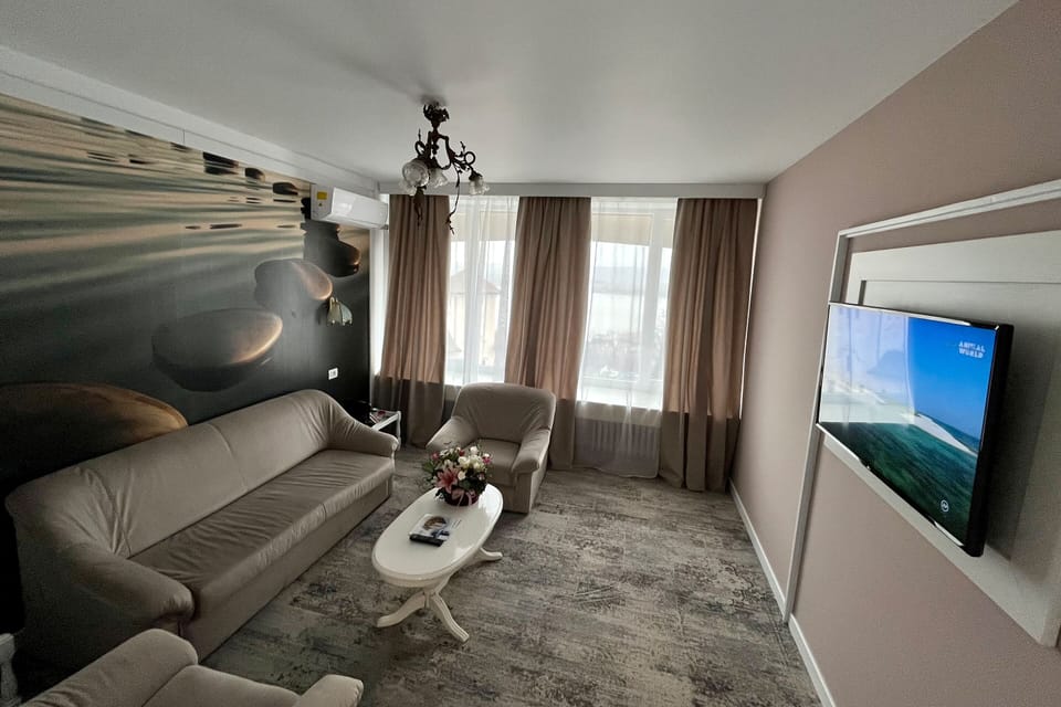 Superior Suite | Living area | LCD TV
