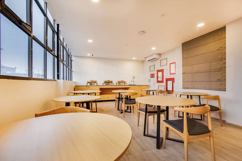 Townhouse Pipliyahana Square Hotel in India