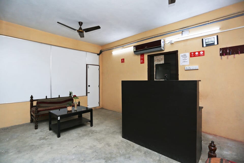 Hotel O Jams Guest House Hotel in Kolkata