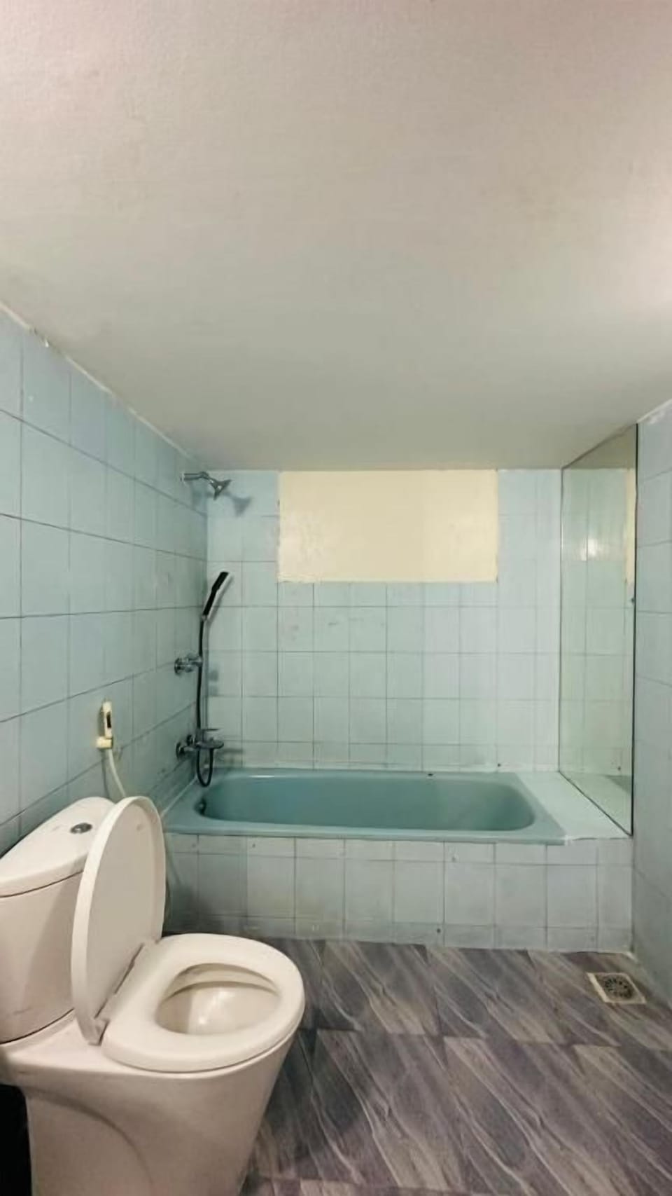 Chittagong Apartment Service Guest House Bed and Breakfast in Dhaka