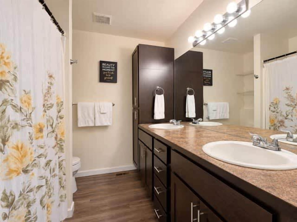 Spacious Midtown Home Walk to Lake Downtown House in Coeur dAlene