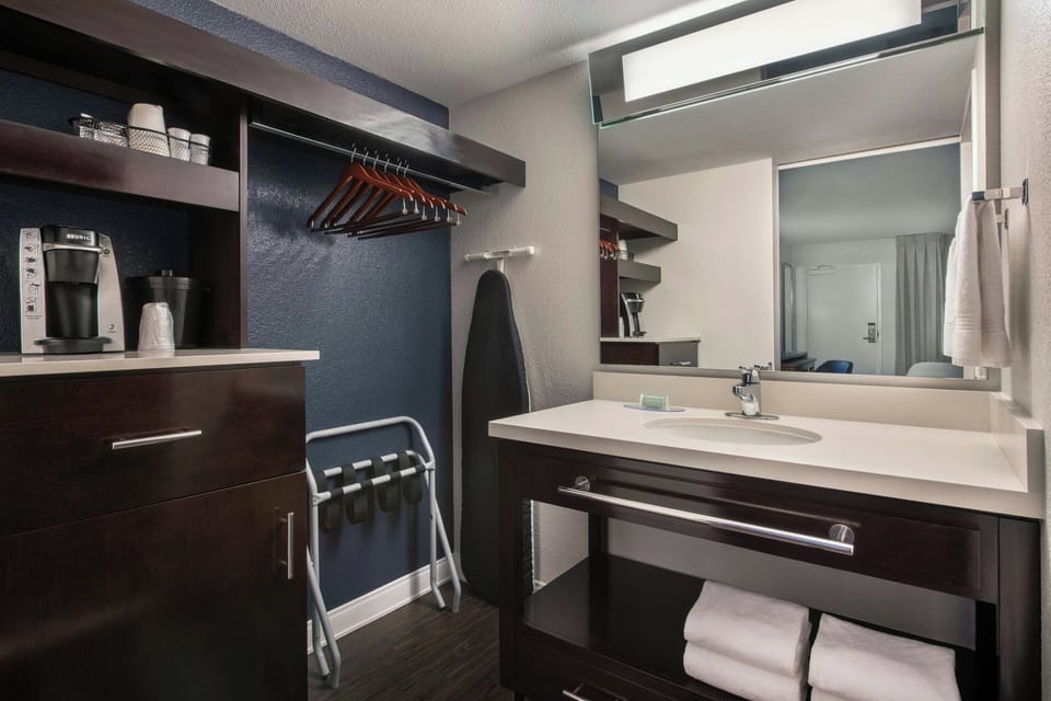 Deluxe Room, 2 Queen Beds | Hypo-allergenic bedding, in-room safe, desk, blackout drapes