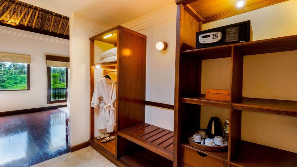 Valley View Family Pool Villa | Bathroom | Separate tub and shower, rainfall showerhead, free toiletries