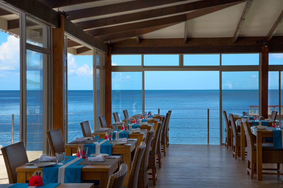 2 restaurants; breakfast, lunch, and dinner served