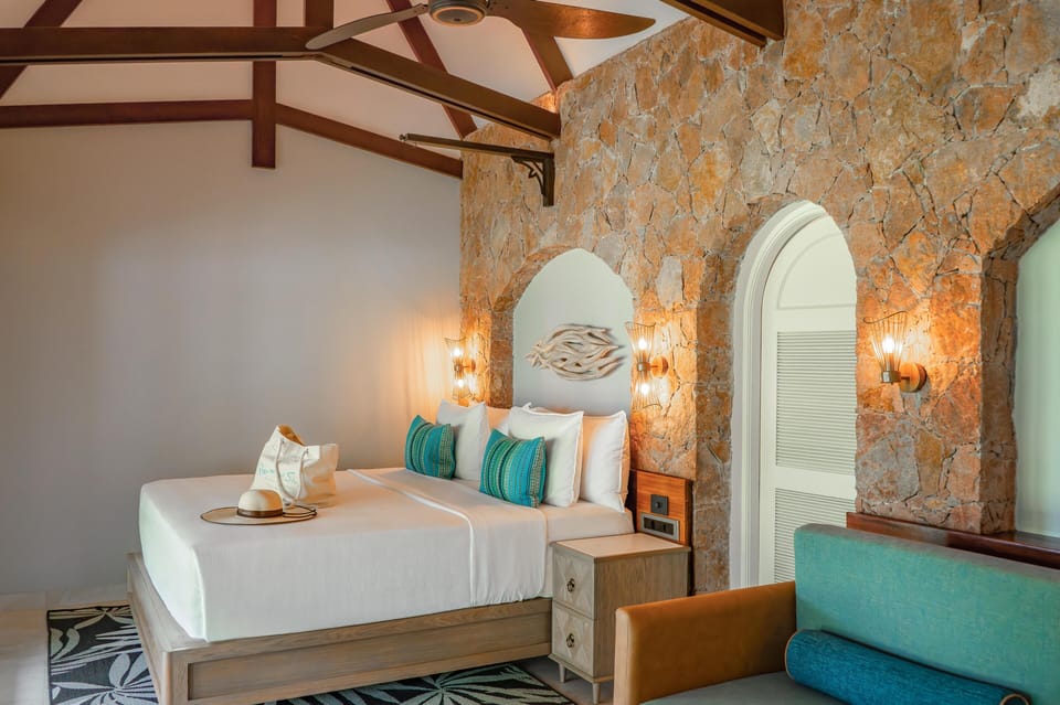 Deluxe Room | Premium bedding, minibar, in-room safe, desk