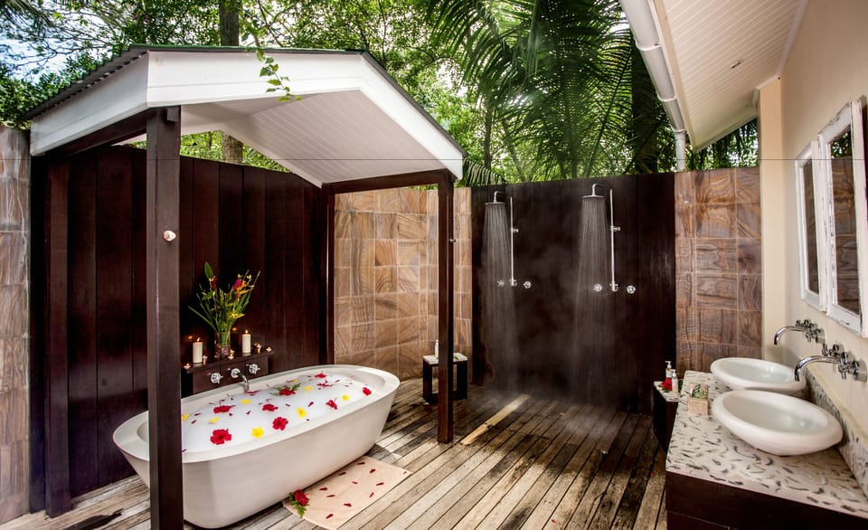 Couples treatment rooms, body treatments, aromatherapy