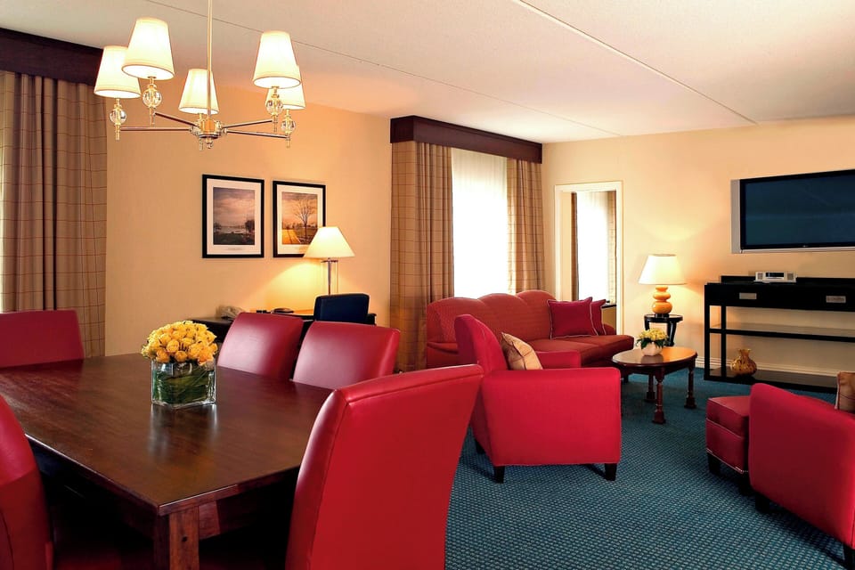Suite, 1 King Bed | Premium bedding, pillowtop beds, in-room safe, desk