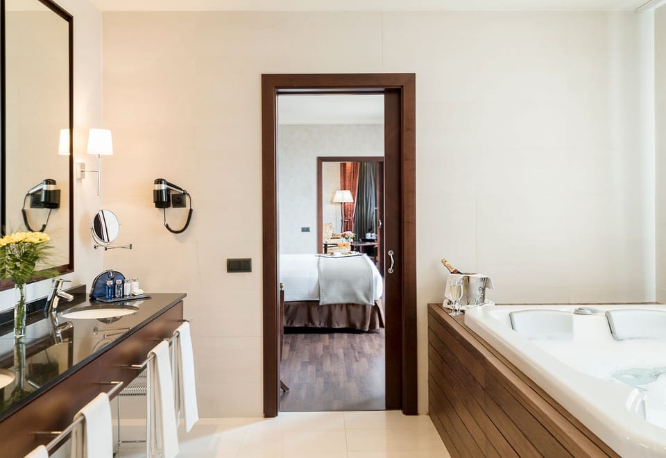 Junior Suite, Terrace | Minibar, in-room safe, desk, blackout drapes