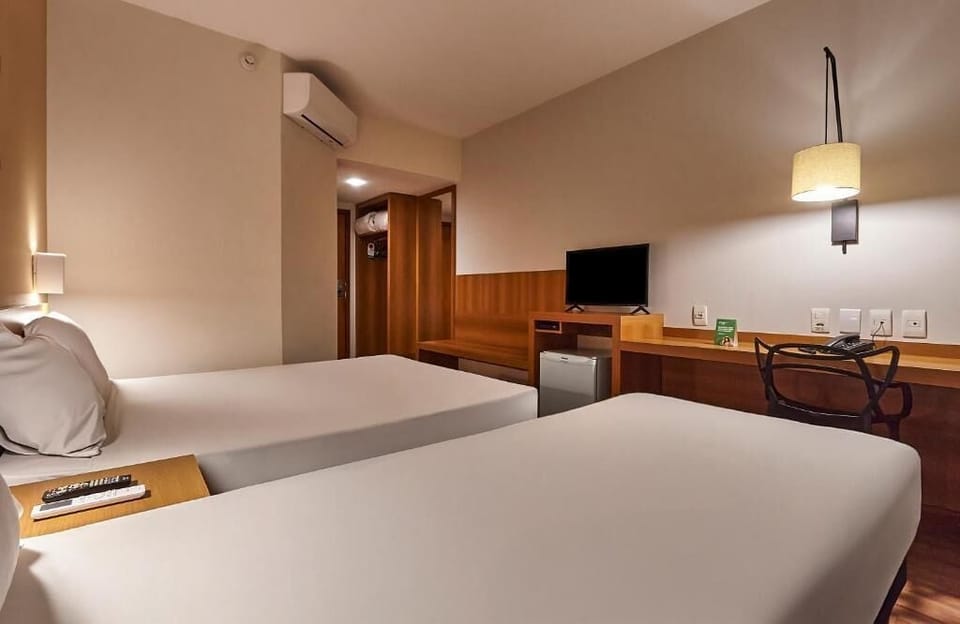 STANDARD TWIN E PNE | Minibar, in-room safe, desk, blackout drapes