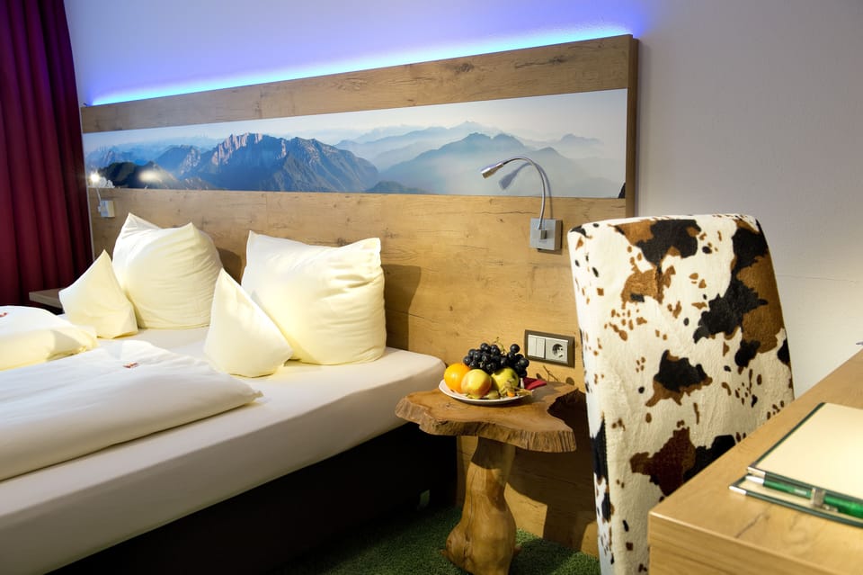 Comfort Double or Twin Room, 1 Bedroom, Non Smoking | Premium bedding, in-room safe, desk, WiFi (free)