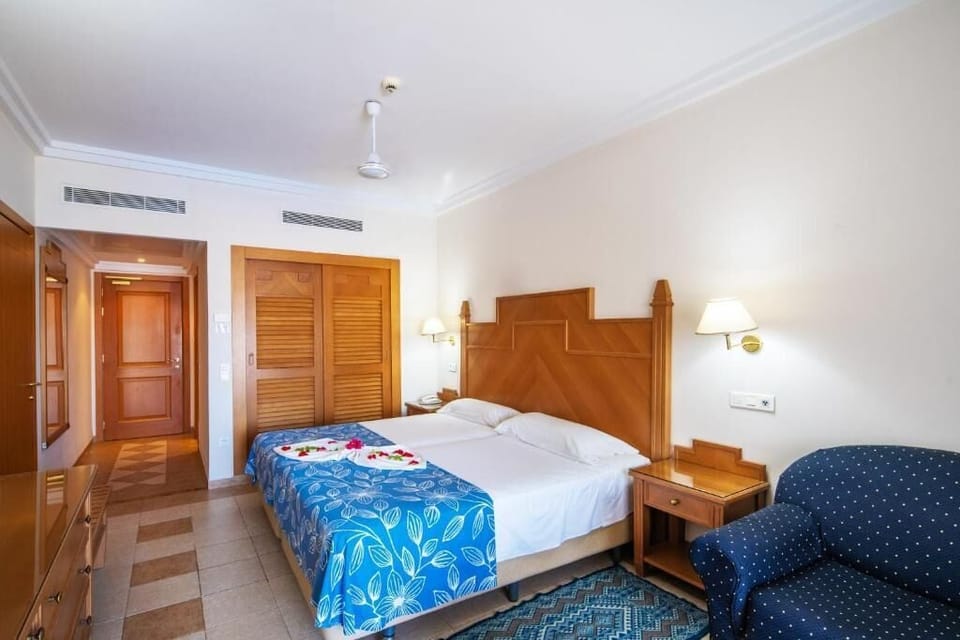 Suite Prestige | Minibar, in-room safe, bed sheets