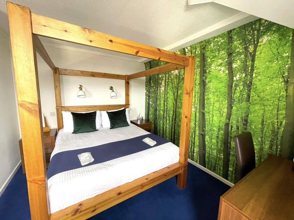 Double Room with Four Poster Bed | 1 bedroom, desk, iron/ironing board, free WiFi
