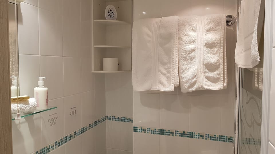 Double Room, Ensuite | Bathroom