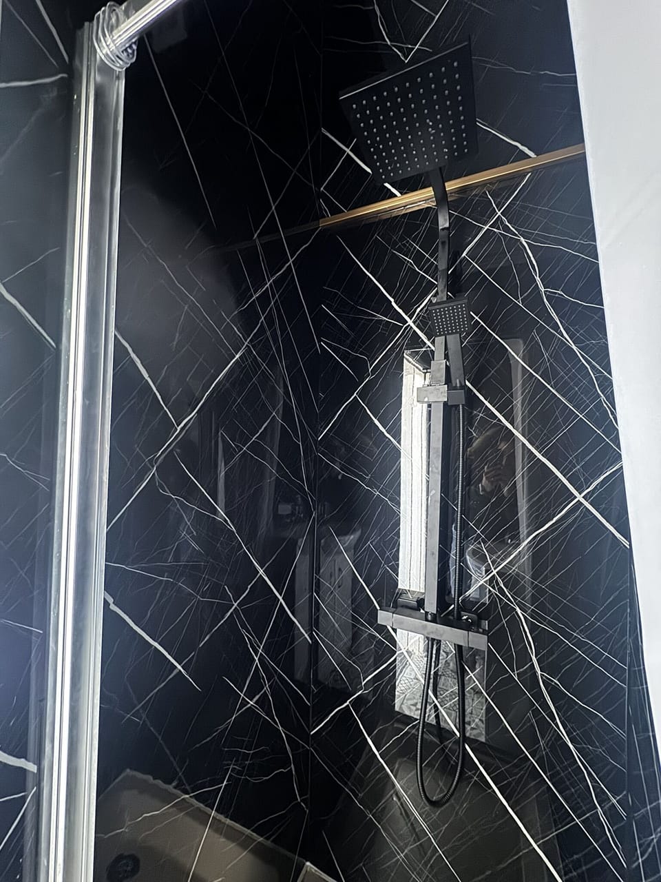 Standard Single Room, Ensuite | Bathroom | Shower, towels
