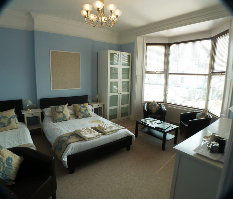 Superior Twin Room | Iron/ironing board, free WiFi