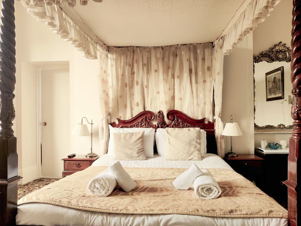 Superior Kingsize Room (1 Kingsize Bed) | Individually decorated, individually furnished, desk, laptop workspace