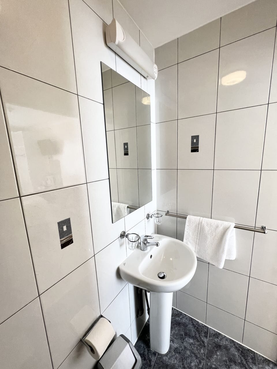 Twin Room | Hypo-allergenic bedding, desk, iron/ironing board, free WiFi