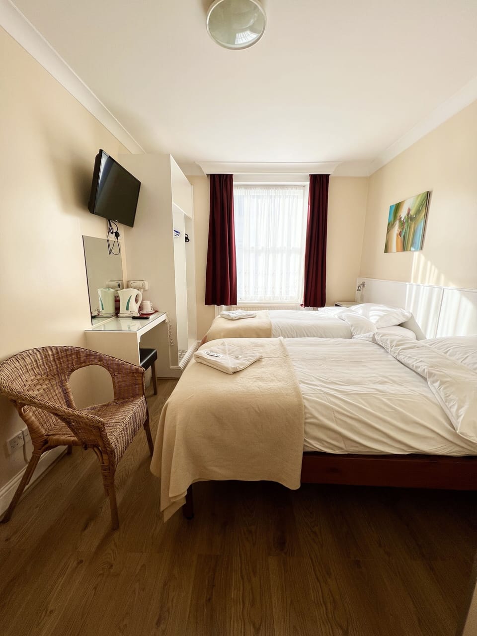 Twin Room | Hypo-allergenic bedding, desk, iron/ironing board, free WiFi
