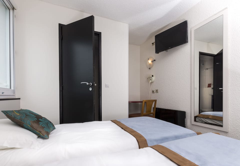 Twin Room | Free WiFi, bed sheets