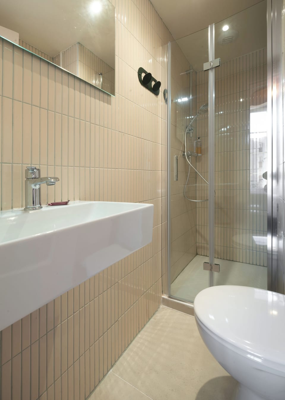 Superior Double Room | Bathroom | Hair dryer, towels