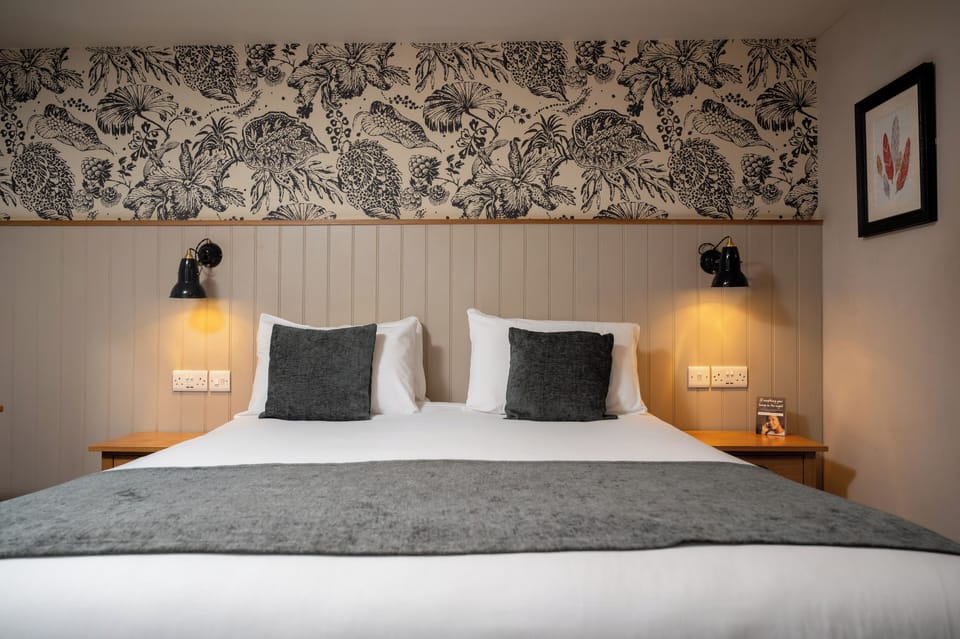 Double Room | Desk, iron/ironing board, free WiFi