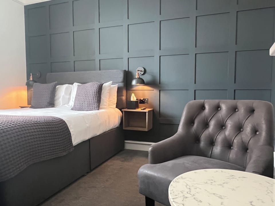 Deluxe Room | Desk, blackout drapes, free WiFi, bed sheets
