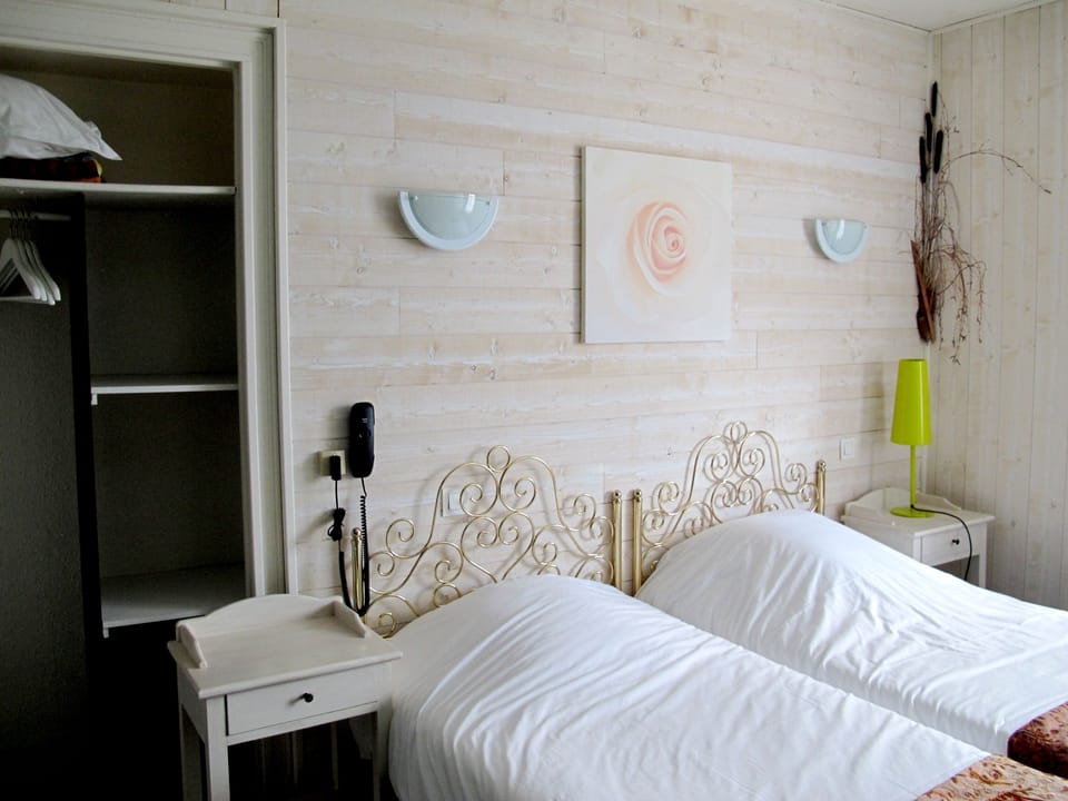 Standard Room, 2 Twin Beds | Desk, soundproofing, free WiFi