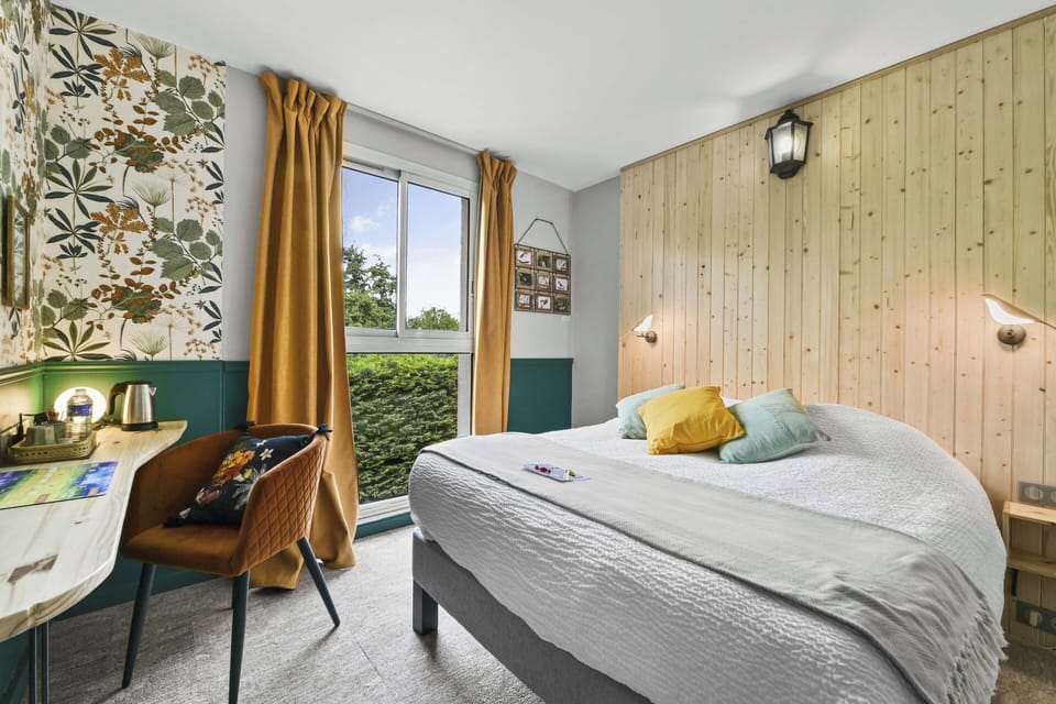 Superior Double Room | In-room safe, desk, soundproofing, iron/ironing board